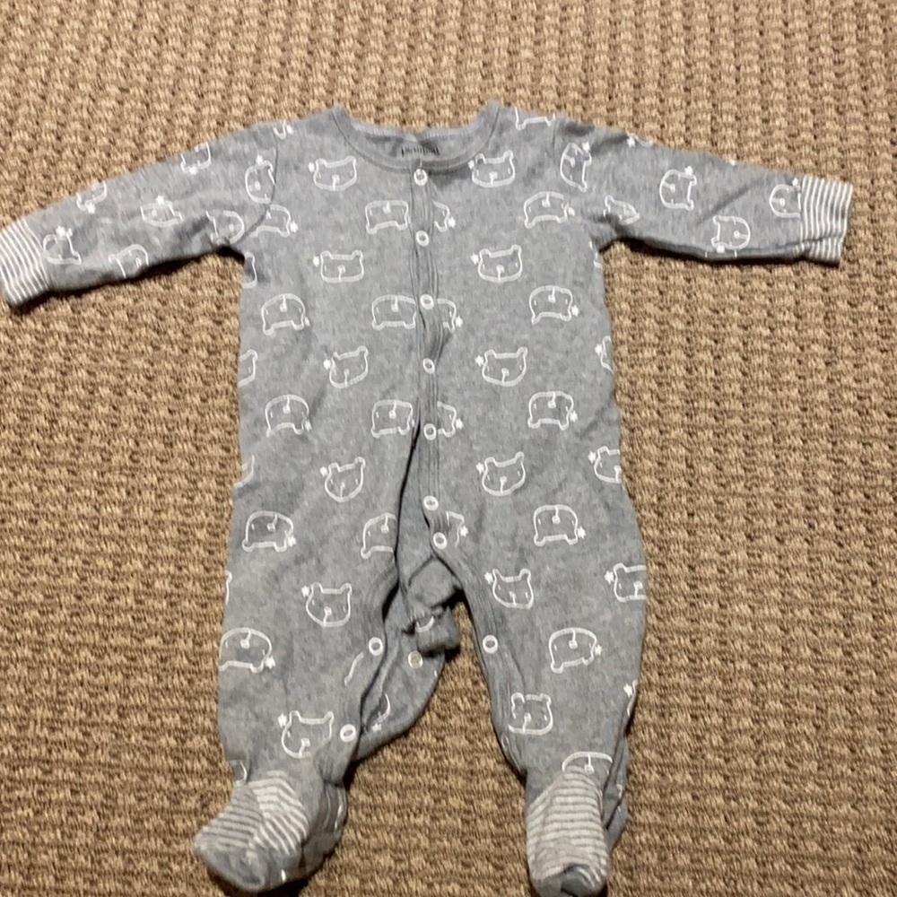 Baby’s pajamas petit lem